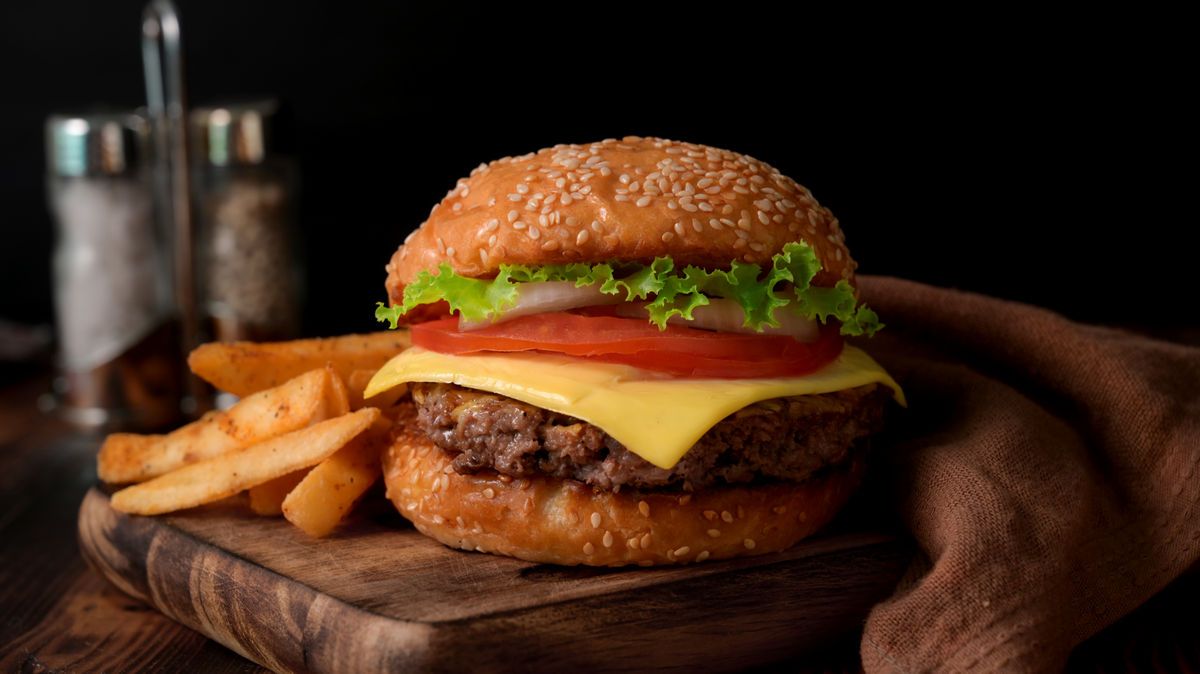 Burger Da Pia mit Pommes Frites